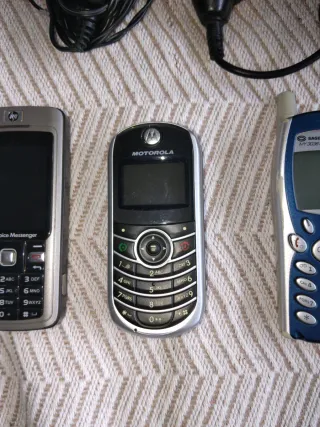 Lote 3 Móviles Motorola y Siemens