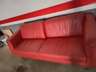 Sofá de 2 plazas en cuero rojo