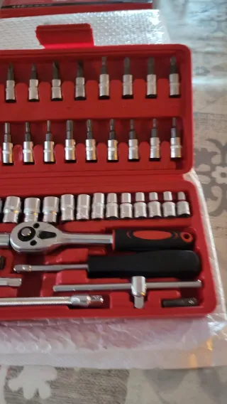 Caja de herramientas nuevas 46 piezas con carraca