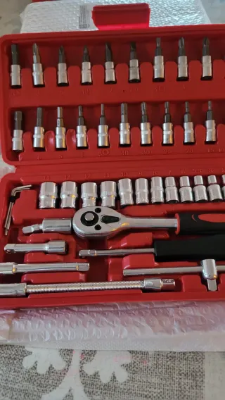 Caja de herramientas nuevas 46 piezas con carraca