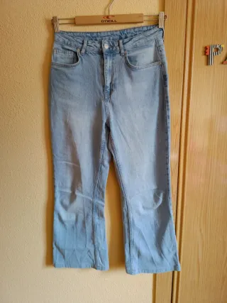 Pantalones vaqueros acampanados