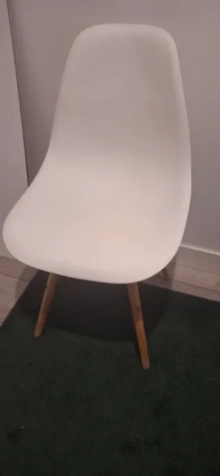 Silla blanca moderna