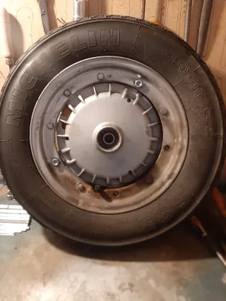 Rueda Michelin Vespa 3.50-10