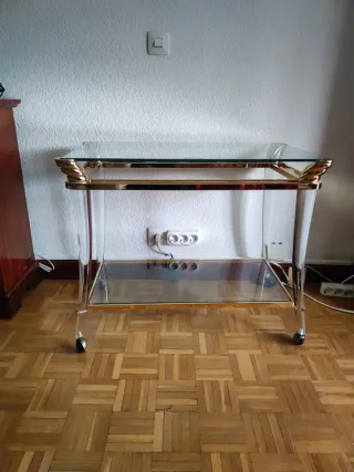 Mesa auxiliar cristal y metacrilato