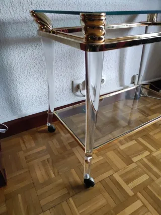 Mesa auxiliar cristal y metacrilato