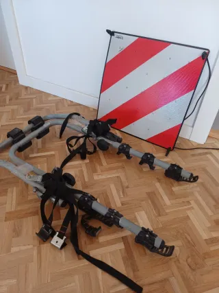 Porta bicis coche con señal homologada.