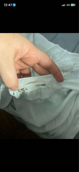 Blusa blanca con volantes