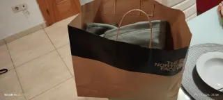 Forro Polar seminuevo con dos pequelos quemones