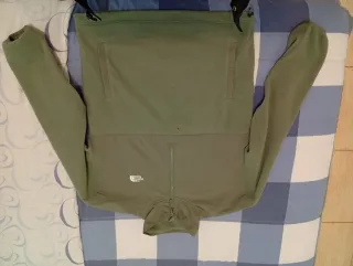 Forro Polar seminuevo con dos pequelos quemones