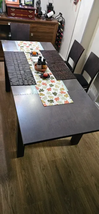 Mesa de comedor extensible y 6 sillas