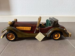Coche decorativo de madera