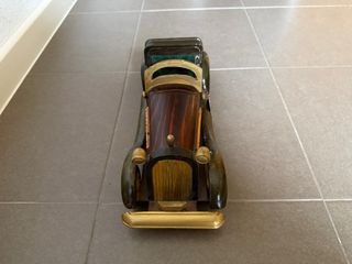 Coche decorativo de madera