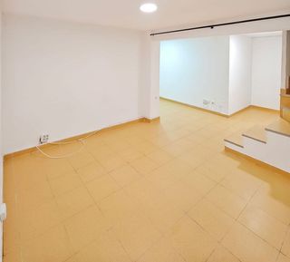 Local comercial en alquiler en Valdezarza en Madrid