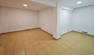 Local comercial en alquiler en Valdezarza en Madrid