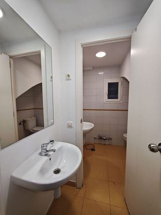 Local comercial en alquiler en Valdezarza en Madrid