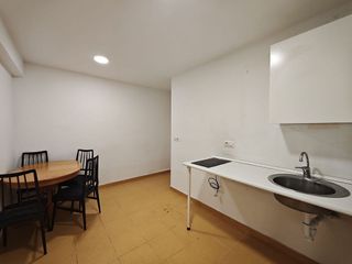 Local comercial en alquiler en Valdezarza en Madrid