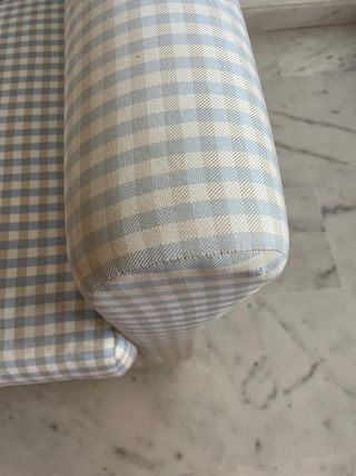 Sillón Orejero a Cuadros Beige y celeste