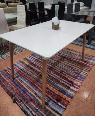 Mesa de Comedor Blanca / Estilo Nòrdico