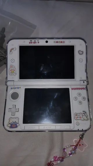 Nintendo 3DS XL Blanca con Cargador