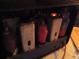 Radio antigua de válvulas