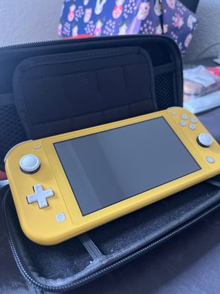 Nintendo Switch Lite Amarillo
