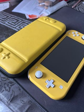 Nintendo Switch Lite Amarillo