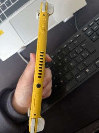 Nintendo Switch Lite Amarillo