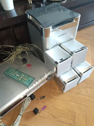 Home Cinema Sony Plata y Blanco