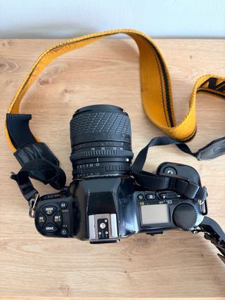 Cámara Analógica Nikon N6000 + Objetivo Sigma