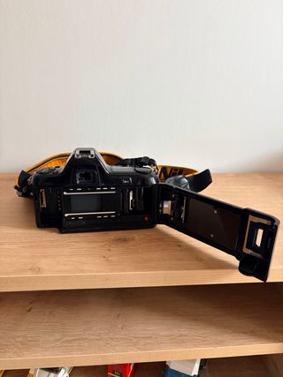 Cámara Analógica Nikon N6000 + Objetivo Sigma