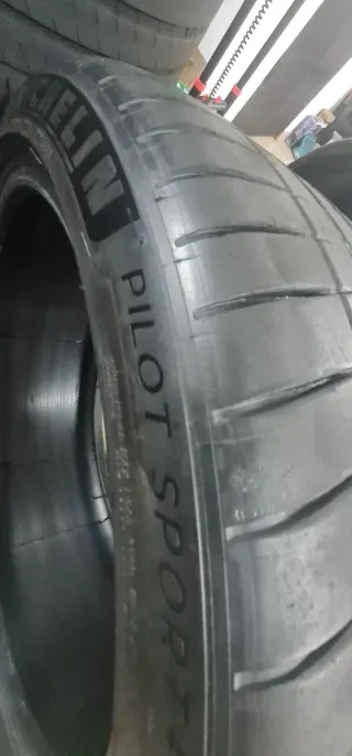 MICHELÍN PILOT SPORT 4S 285/35ZR22 106Y