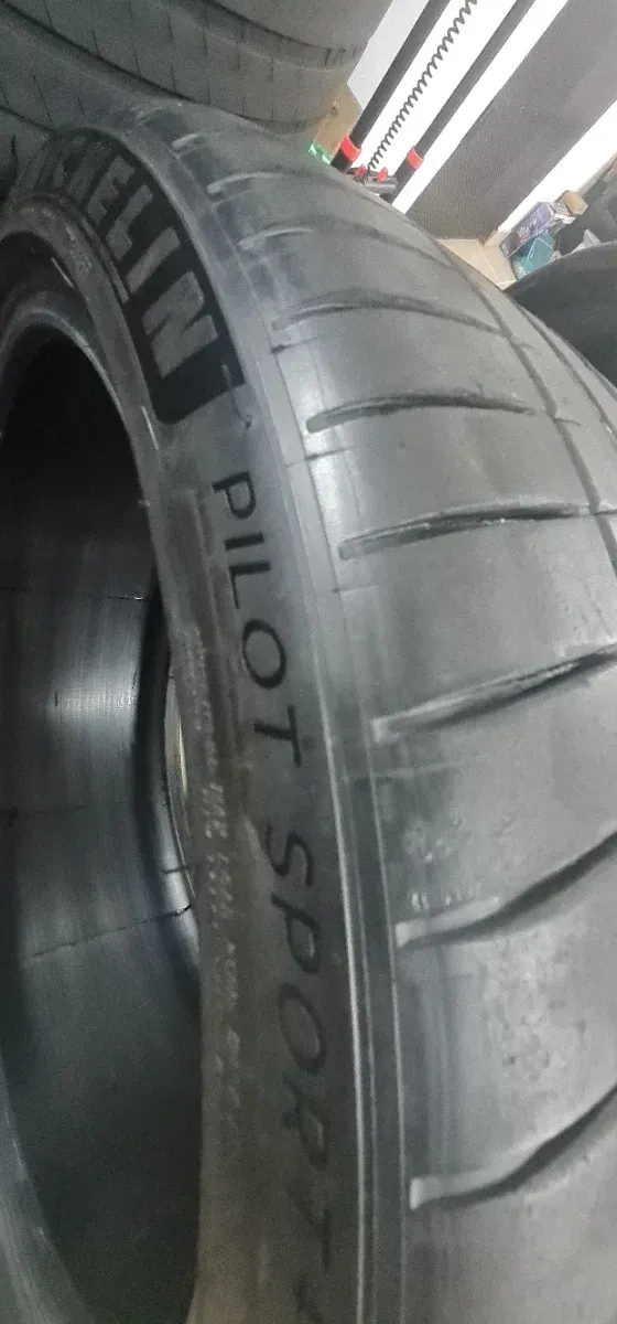 MICHELÍN PILOT SPORT 4S 285/35ZR22 106Y