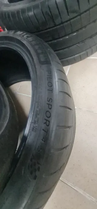 MICHELÍN PILOT SPORT 4S 285/35ZR22 106Y