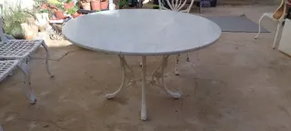 Mesa y 6 sillas de jardín