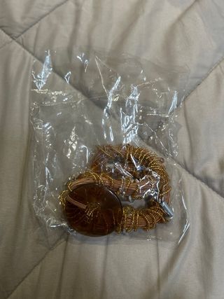 Conjunto collar y pendientes marrón y dorado