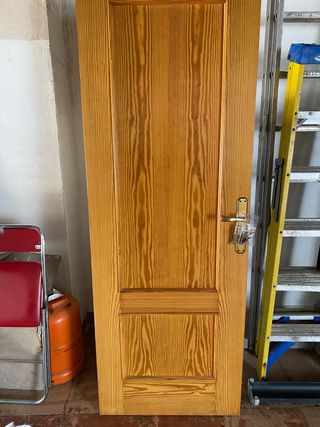 Puerta de madera interior