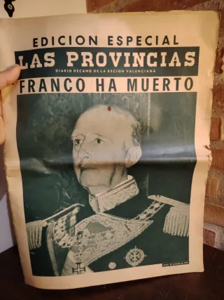 Lote VHS y Periódicos sobre Franco