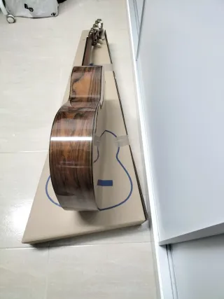 IMPRESIONANTE GUITARRA FLAMENCA VENDO O CAMBIO