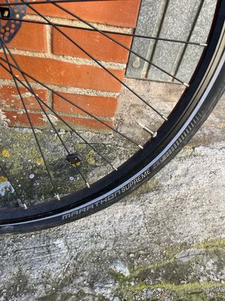 Rueda de bici Marathon en buen estado