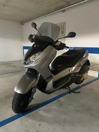 Yamaha XMAX 250