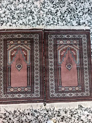 Coppia di scendiletto Bukhara in lana di  Kashmir