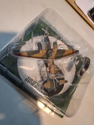 Maqueta Avión Mitsubishi A6M Zero 1941 1:144