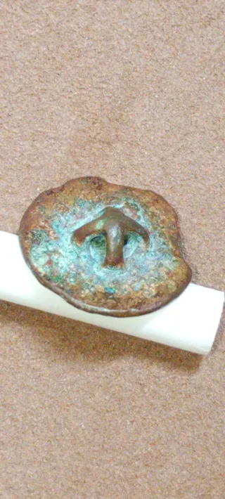 Botón militar antiguo 3