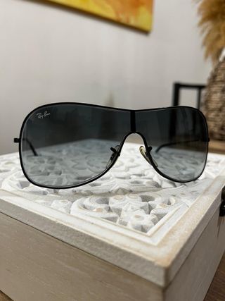 Gafas de sol Ray-Ban negras y grises