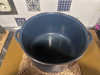 Cazuela/Olla Porcelana Azul y la otra en Blanca.