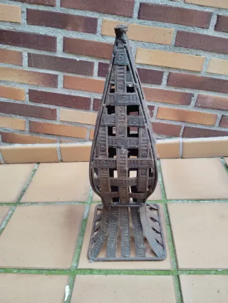 Candelabro de metal rústico