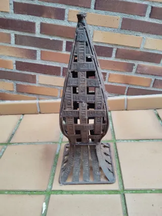 Candelabro de metal rústico