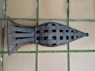 Candelabro de metal rústico