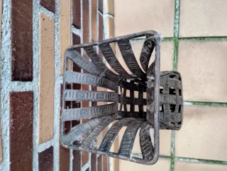 Candelabro de metal rústico