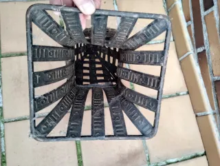 Candelabro de metal rústico